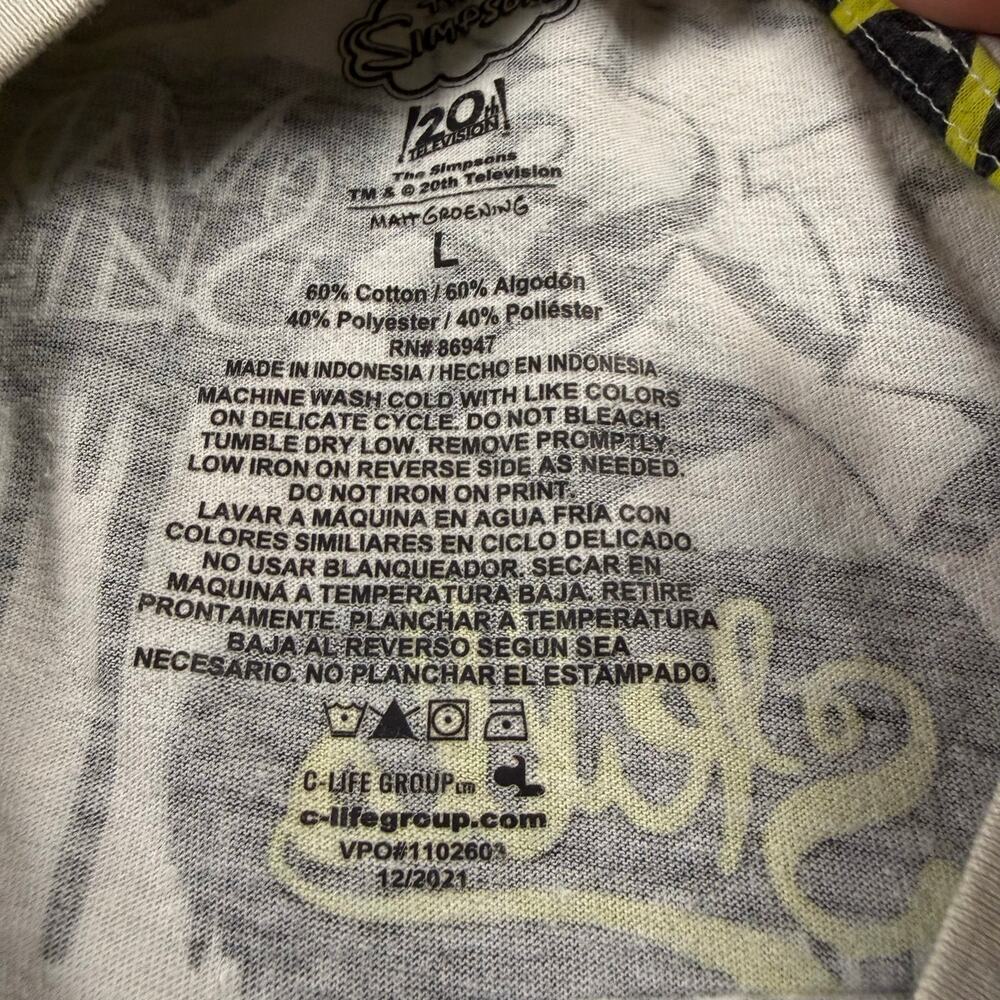 The Simpsons size large graffiti graphic T  Ships fast from a smoke-free home. - Picture 4 of 4